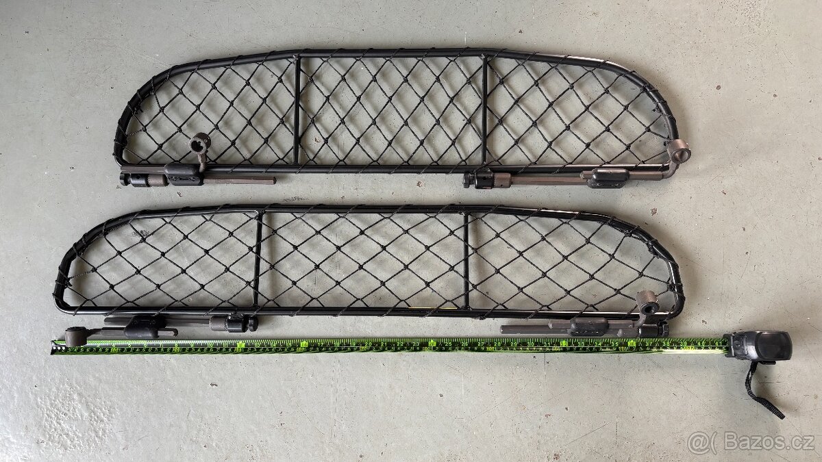 Dělící mříž do auta