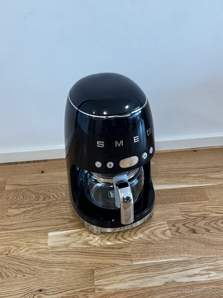Kávovar na filtrovanou kávu Smeg 50's Retro Style DCF02BLEU