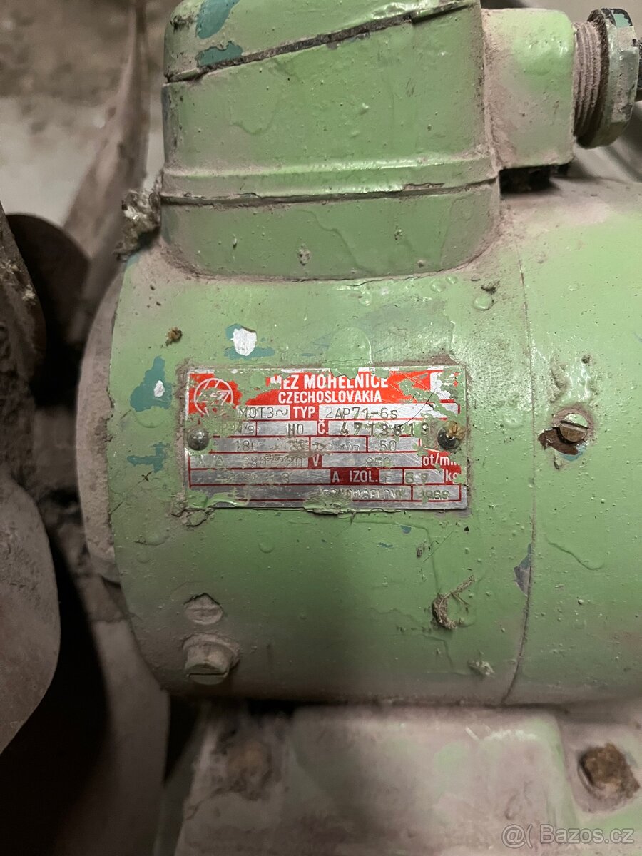 Elektromotor MEZ Mohelnice 3AP71-6S s vrtulí
