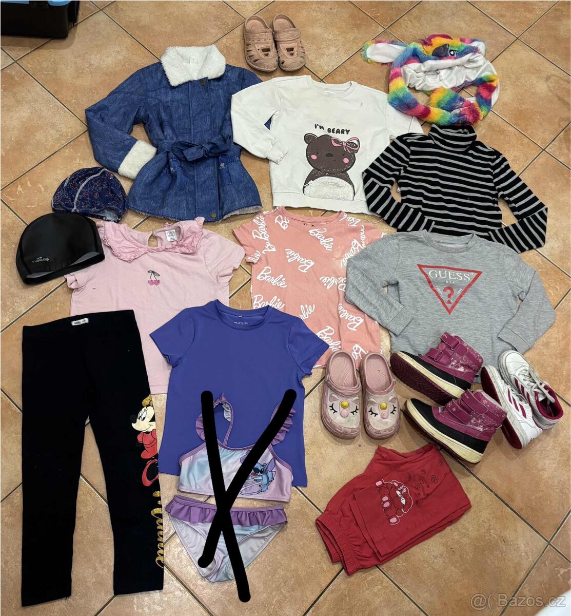 Dívčí balík oblečení a bot
