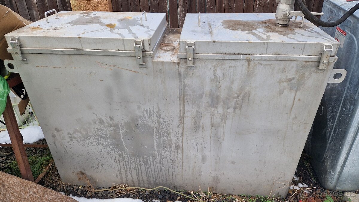 Nádrž na Naftu, Olej atd..