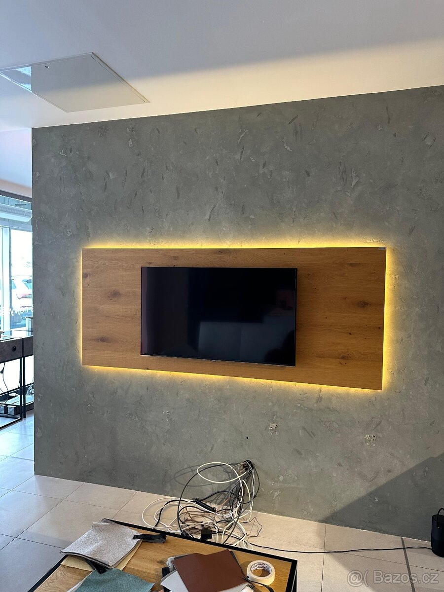 TV panel s LED osvětlením