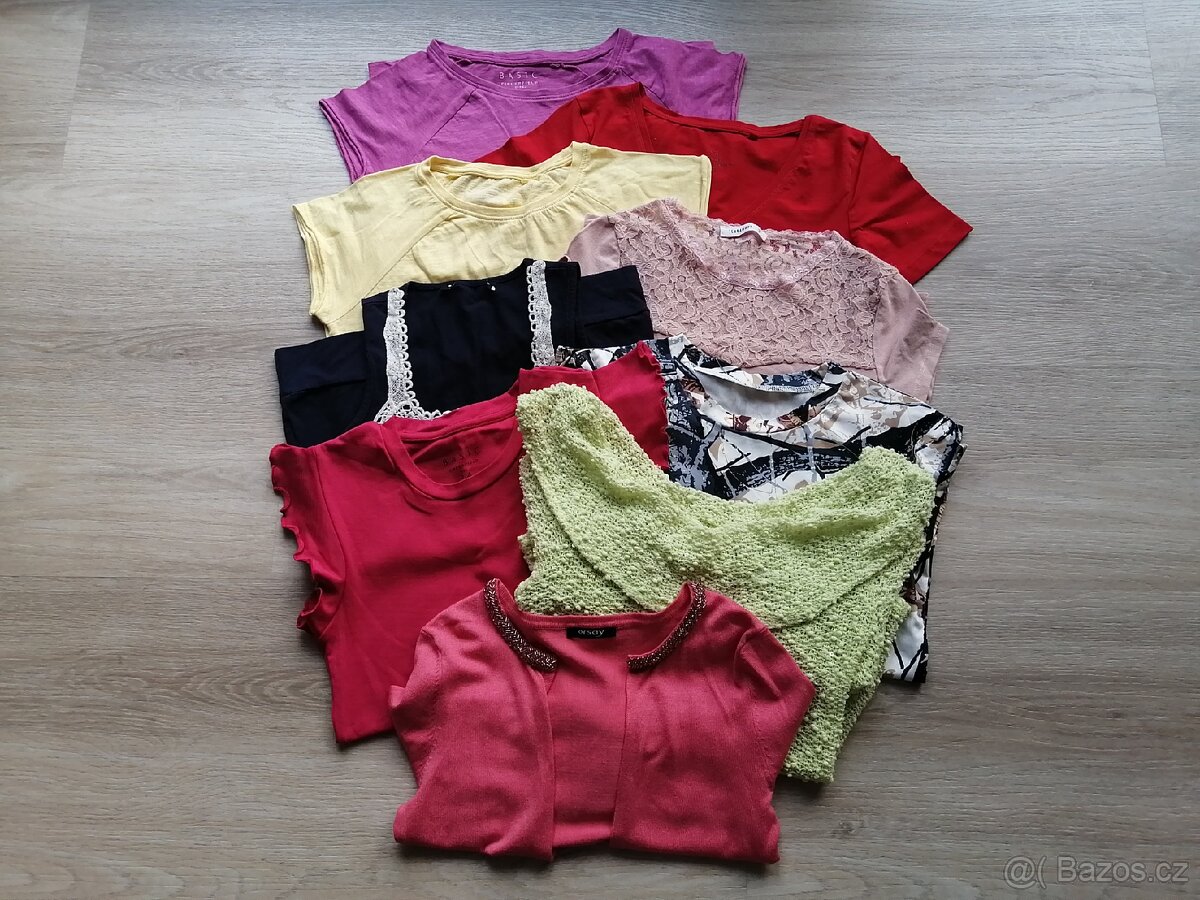 DÁMSKÉ ( DÍVČÍ) OBLEČENÍ