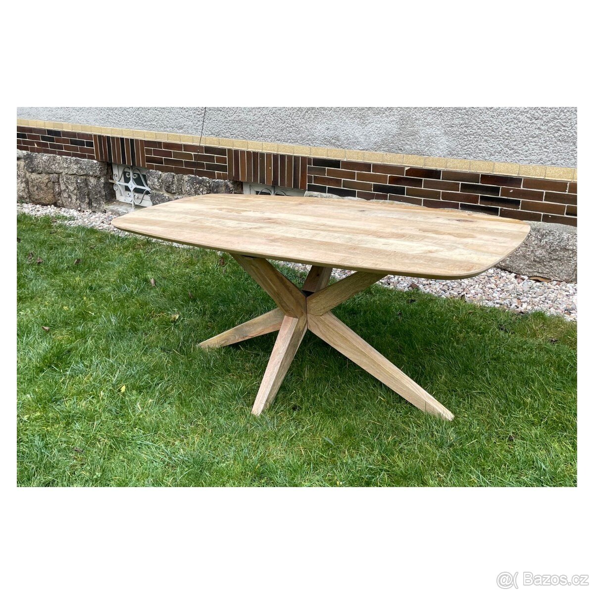 Masivní jídelní stůl Mango – 180 cm