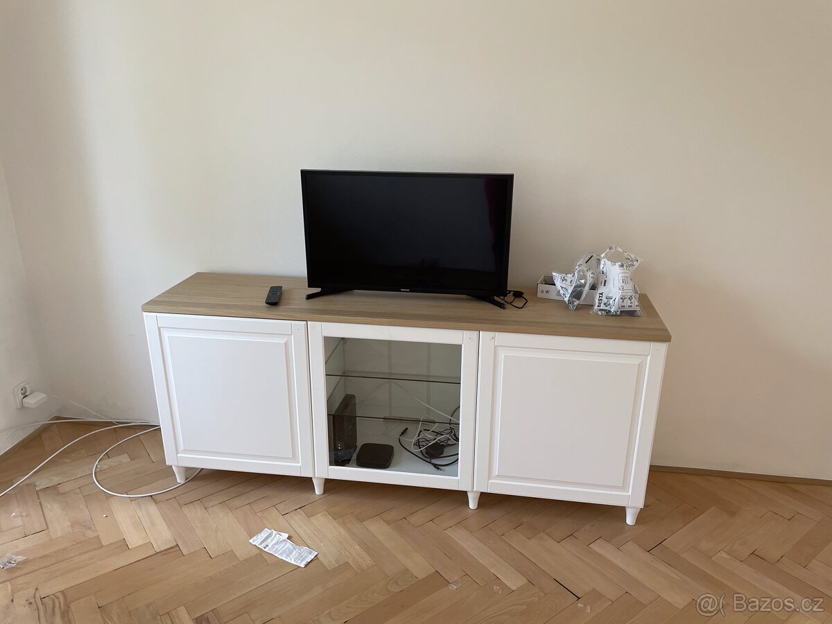 Skříňka do obýváku a stolek pod televizi