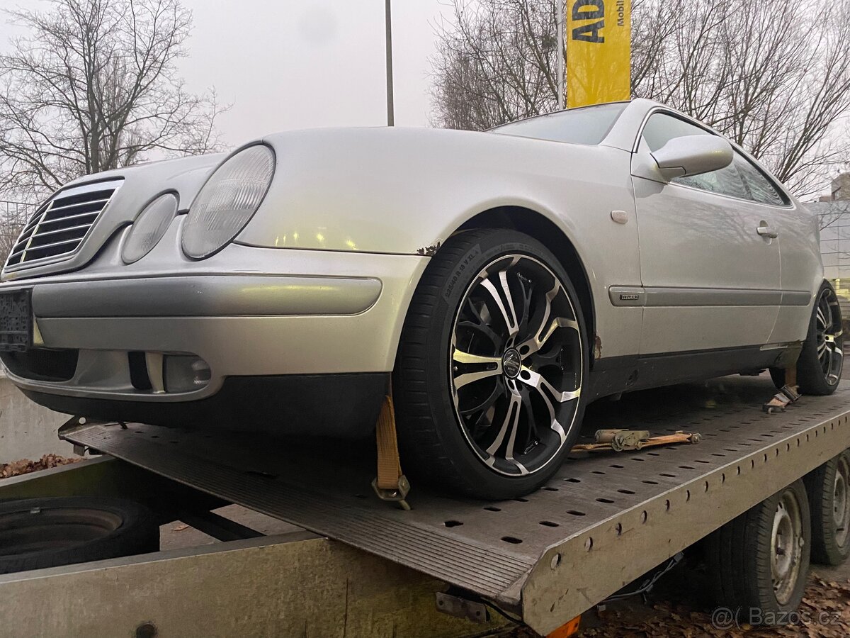 MERCEDES BENZ CLK 320i V6