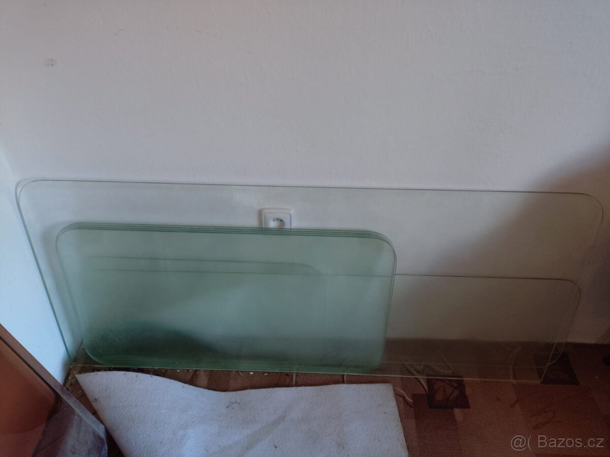 Skla a plexiskla na obytný karavan