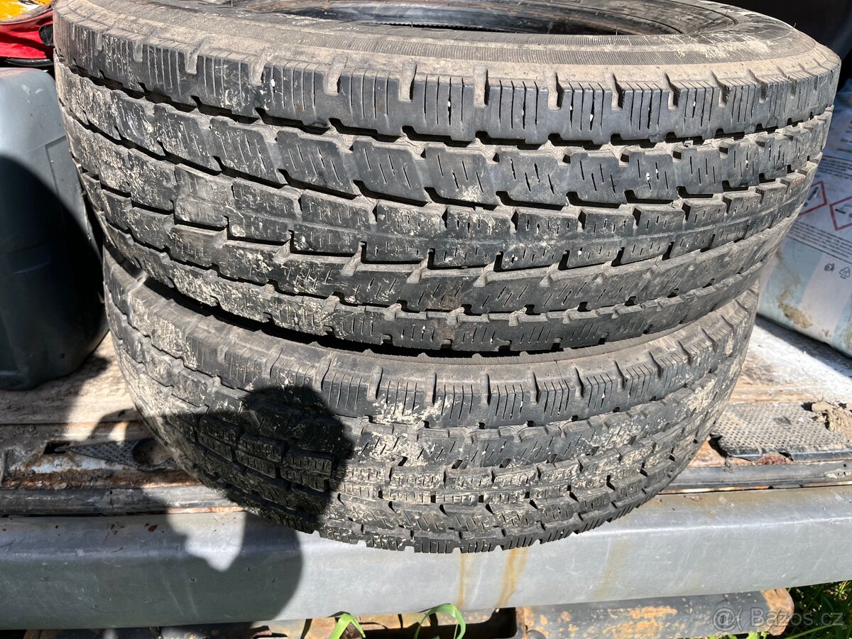 2ks pneu 215/75/16C celoroční