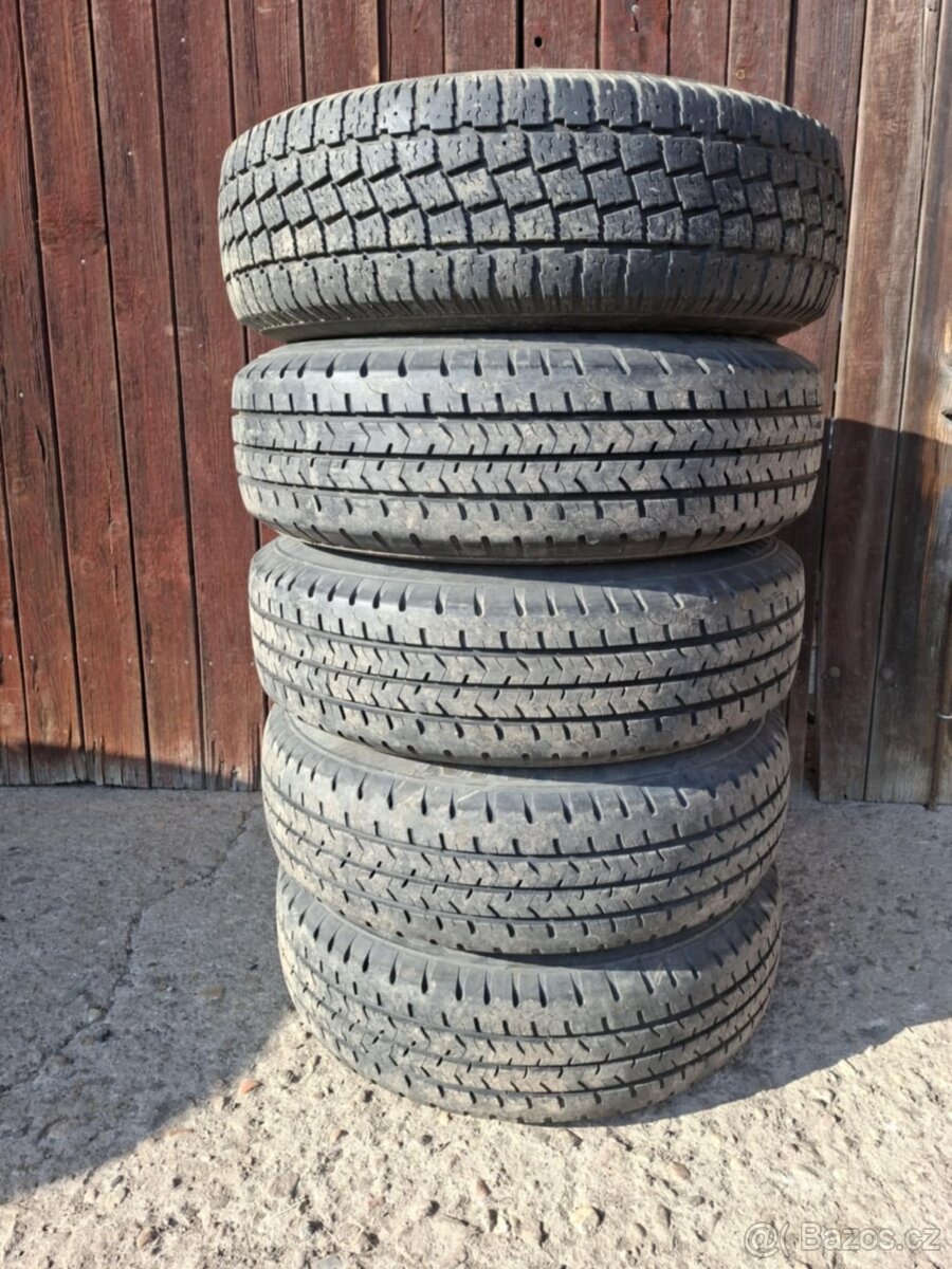 Hyundai H1 rok 2000 - disky s letními pneumatikami 195 R14C