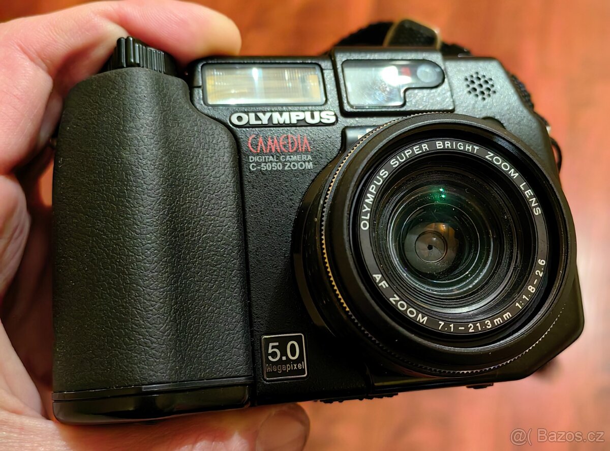 Olympus C-5050 - CCD, f1.8-2.8