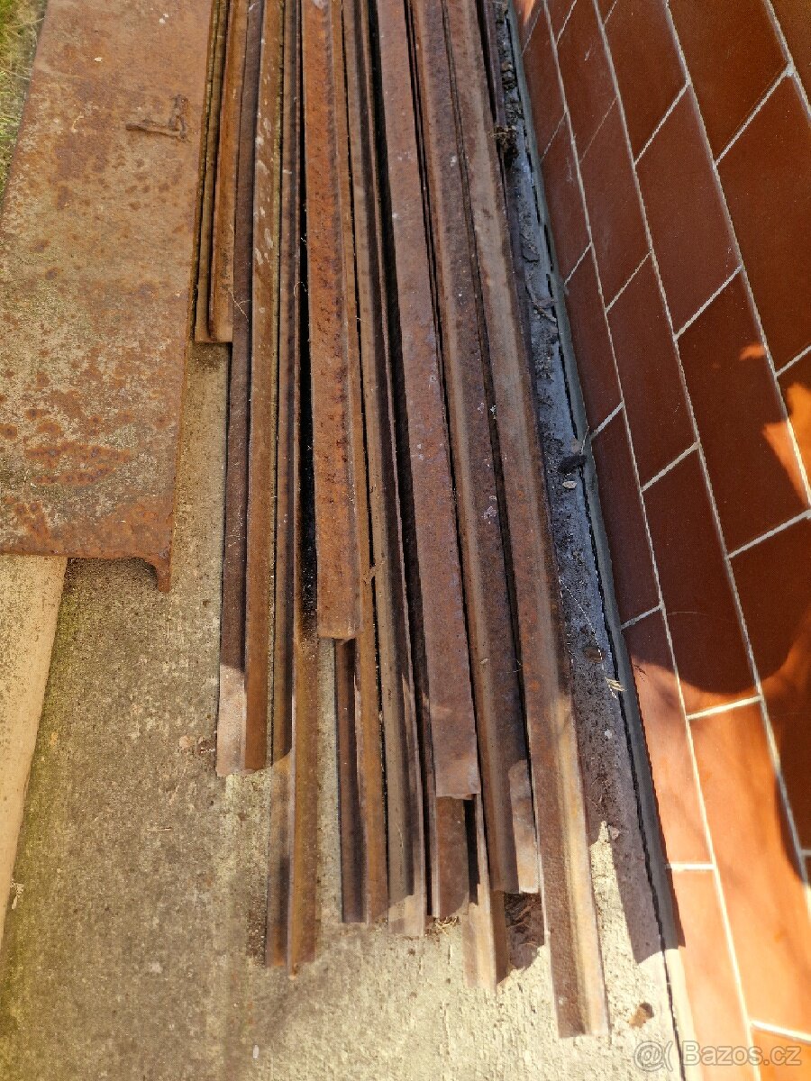 Ocel profilu T 30x30x4mm cca 70M