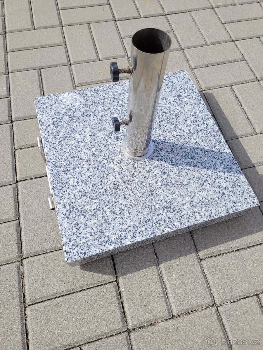 Stojan na slunečník.
