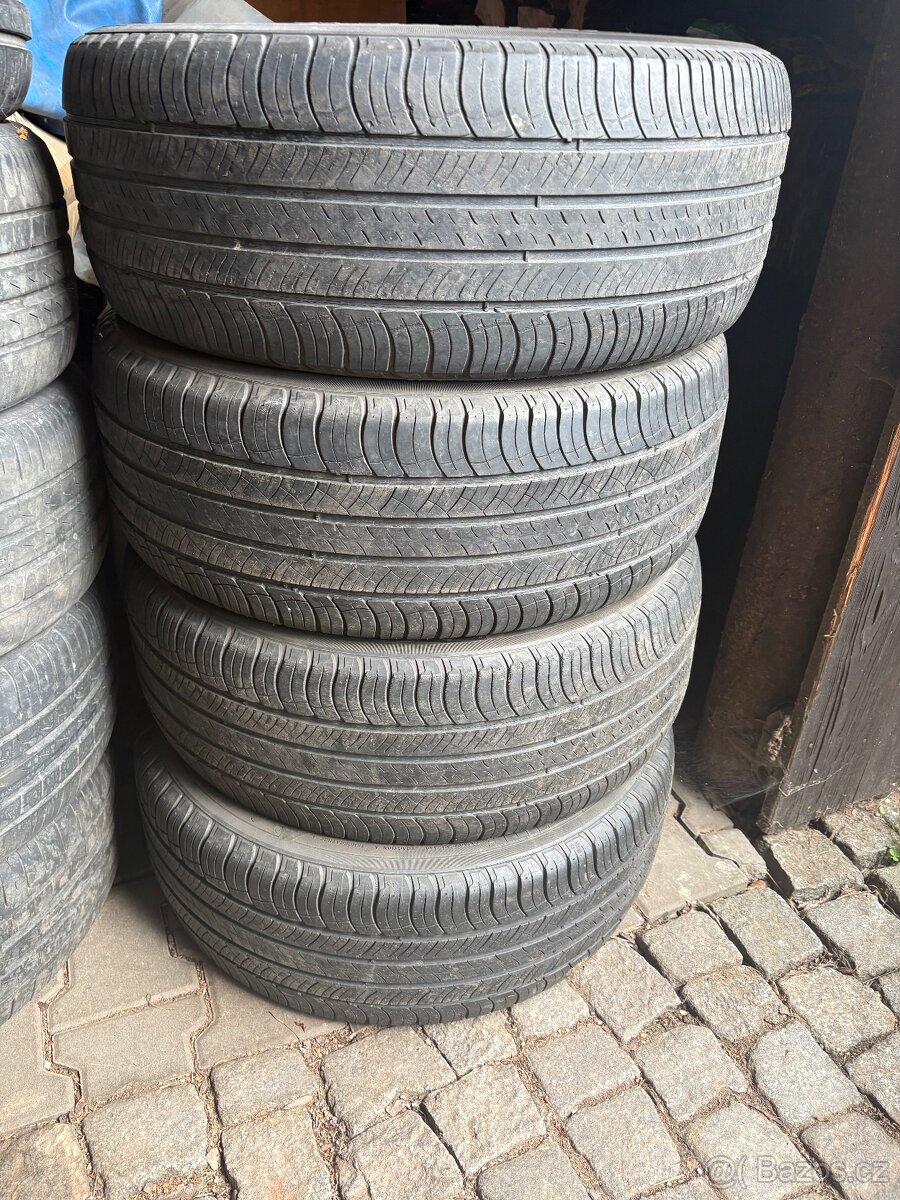 Univerzální pneu 235/55/17