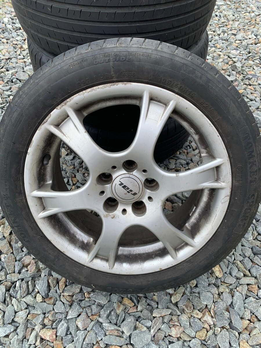 Pneu na Fabia na diskách