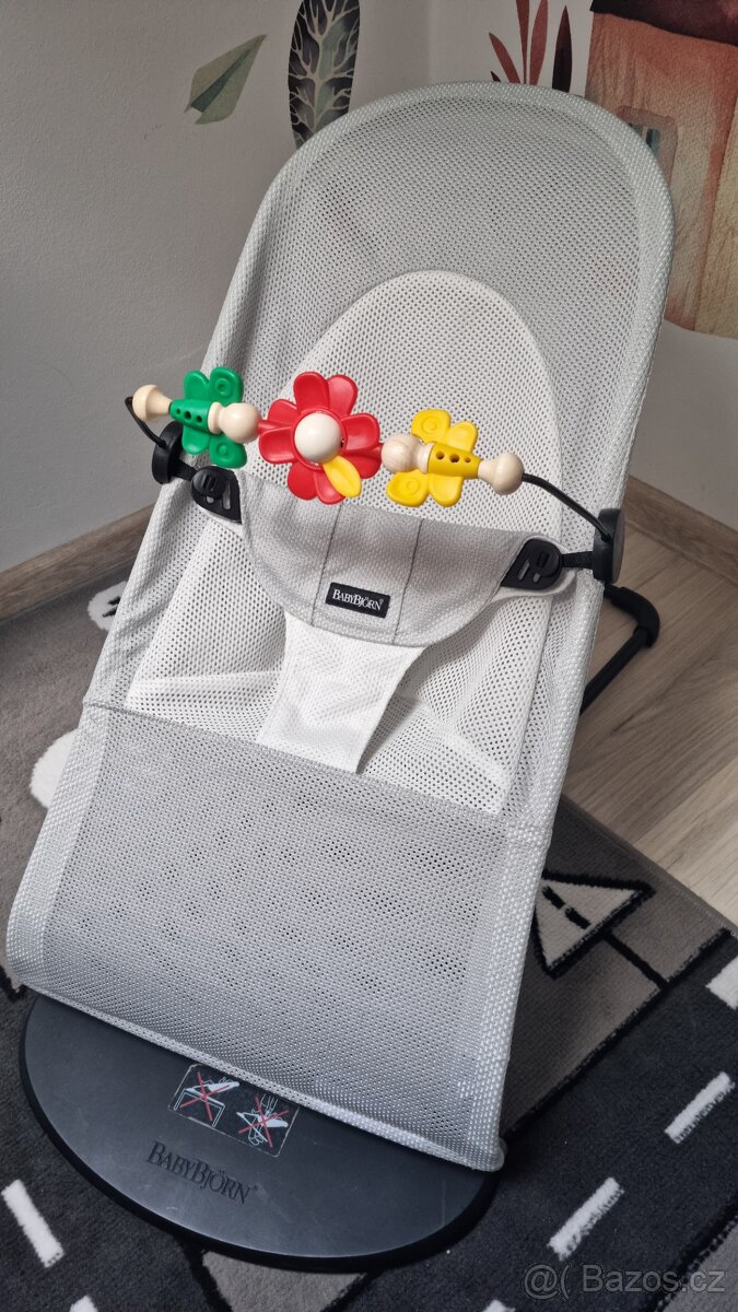 Nová hrazda Motýlci na lehátko BabyBjörn