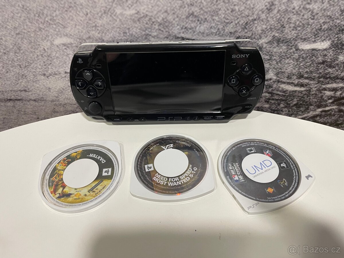 Sony PSP-2004 černé + 3 hry