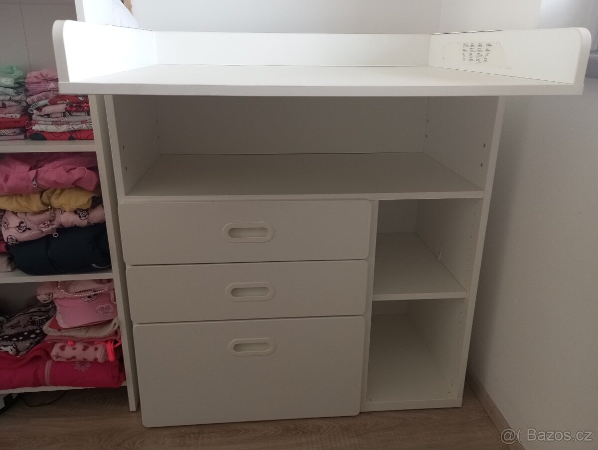 Přebalovací pult s komodou