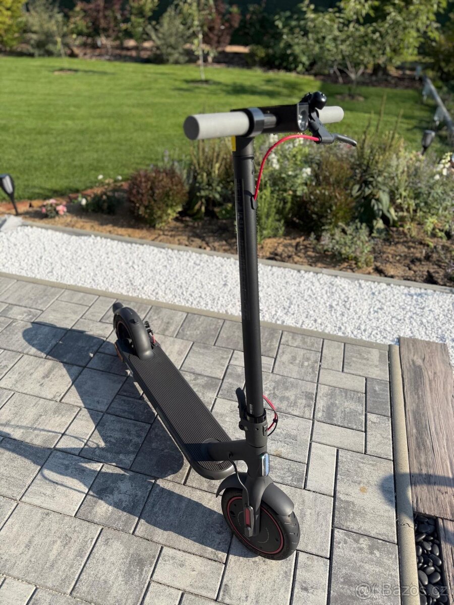 Elektrická koloběžka Xiaomi Electric Scooter 4 Pro EU