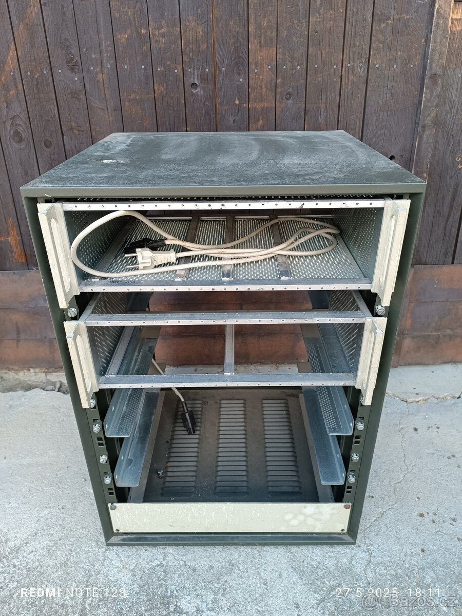 Rack - datový rozvaděč