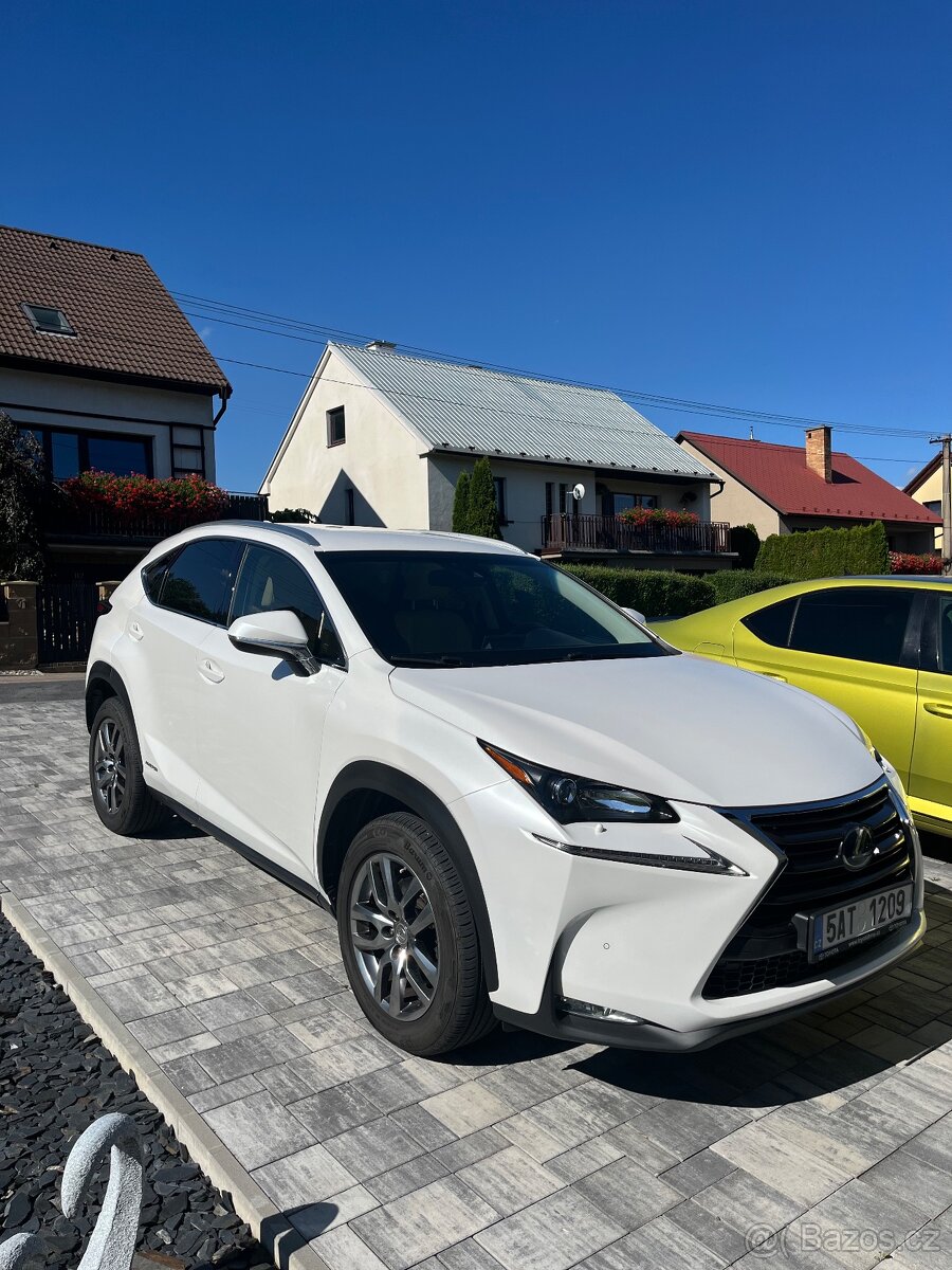 Lexus NX300h, 4x4, luxusní výbava, světlá kůže, odpočet DPH