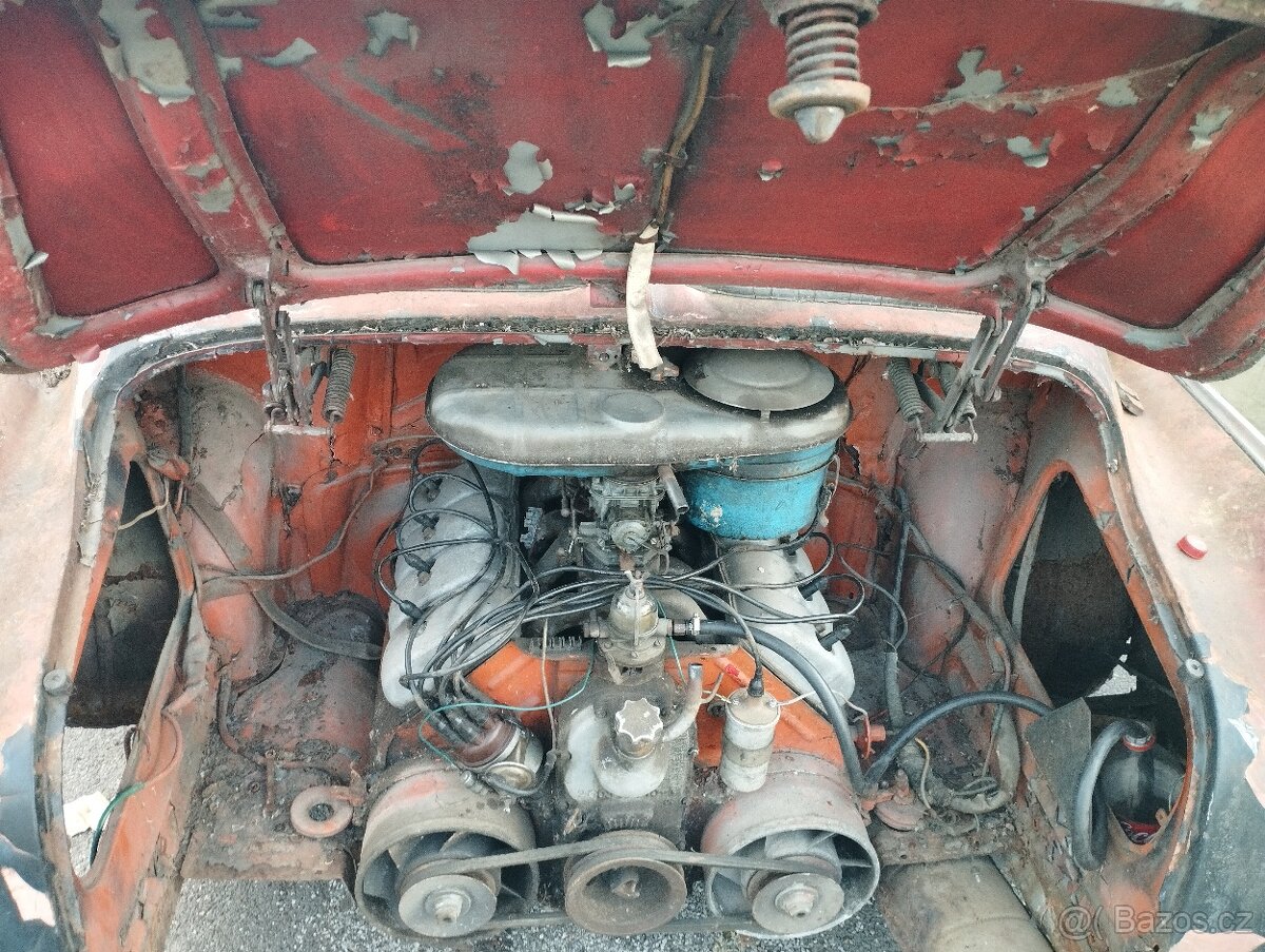 Motor Tatra 603 plně funkční predvedu