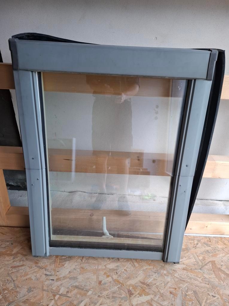 Střešní okno Roto, R7 740x980 mm, trojsklo, lemování