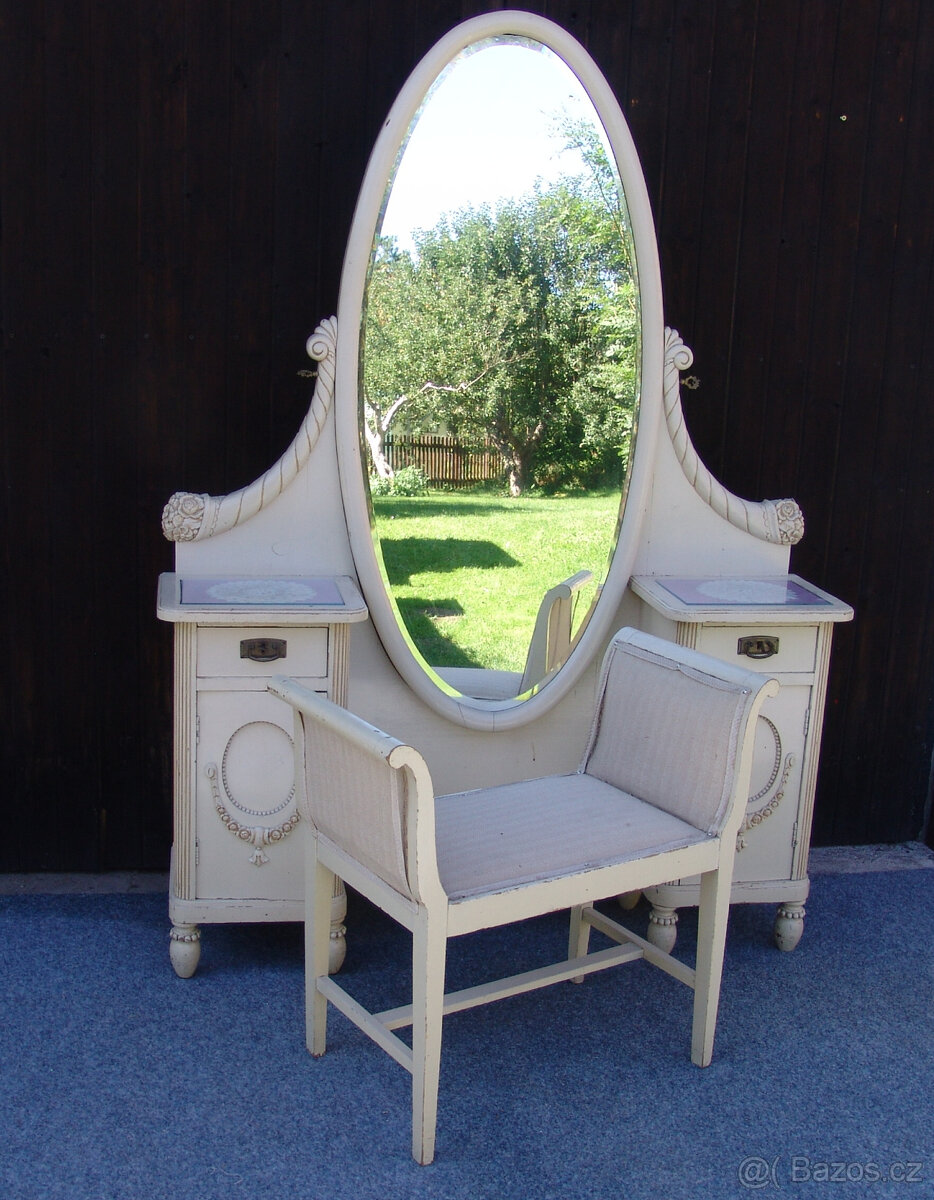 Originální starožitná ložnice - sestava.