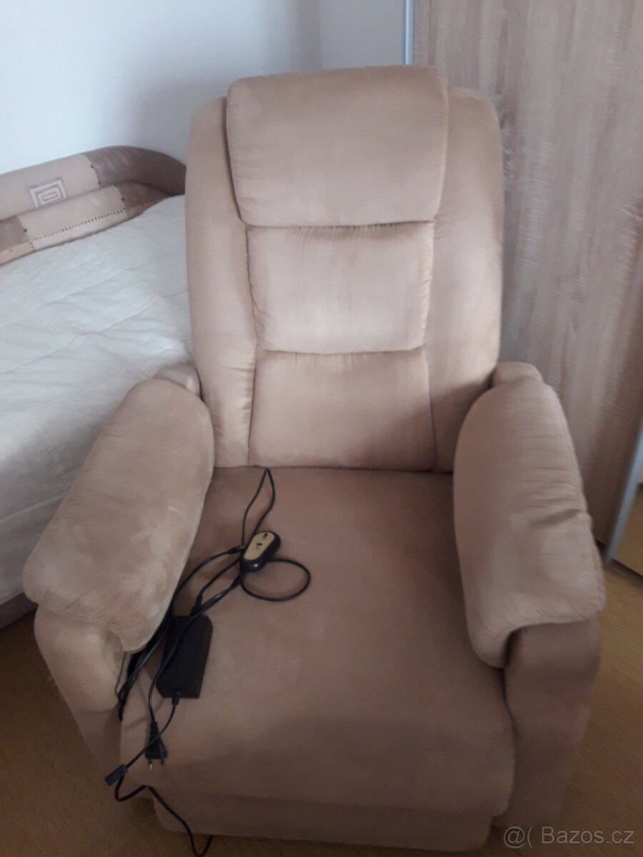 Polohovací křeslo