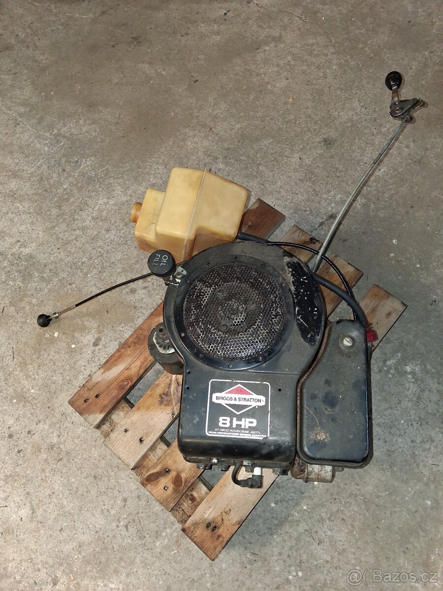 Prodám motor briggs stratton 8 hp, zahradní traktůrek