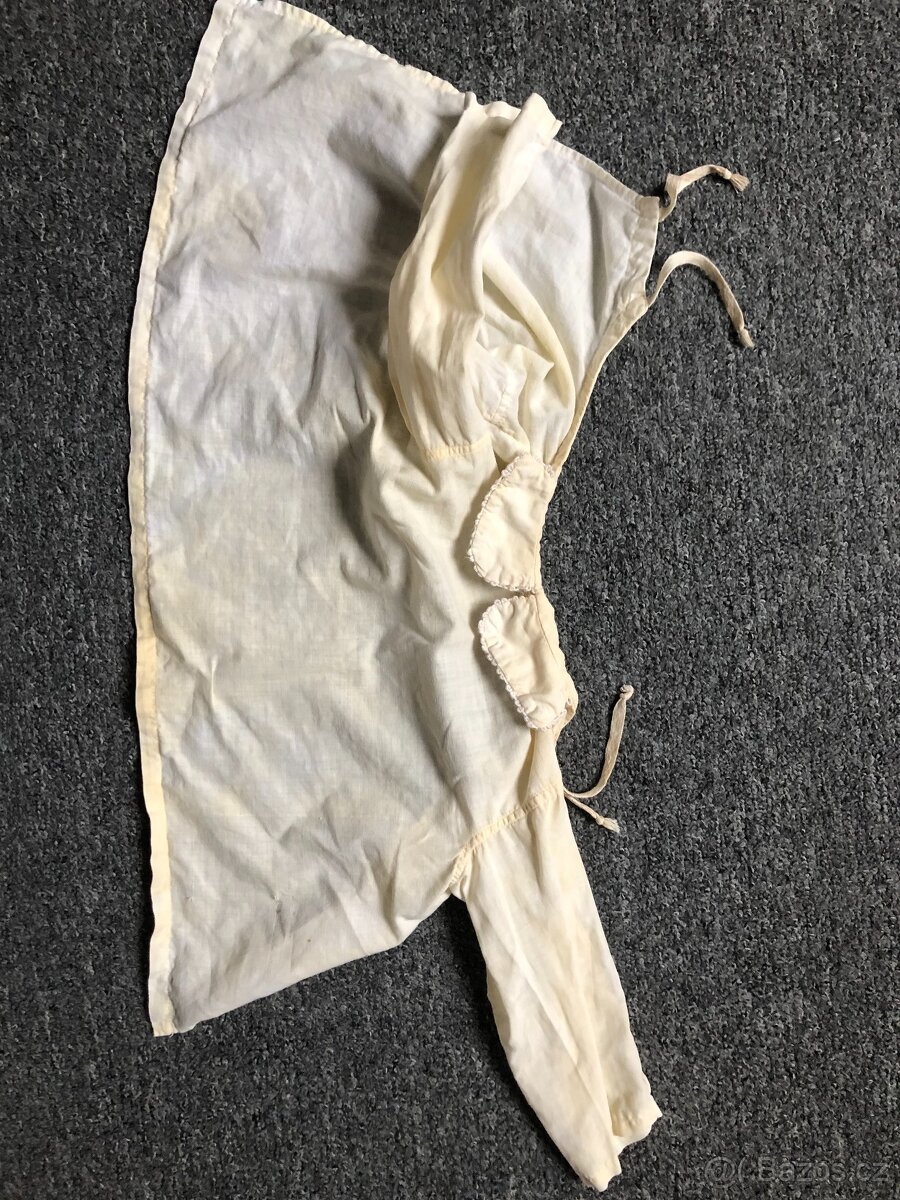 Staré kojenecké košilky