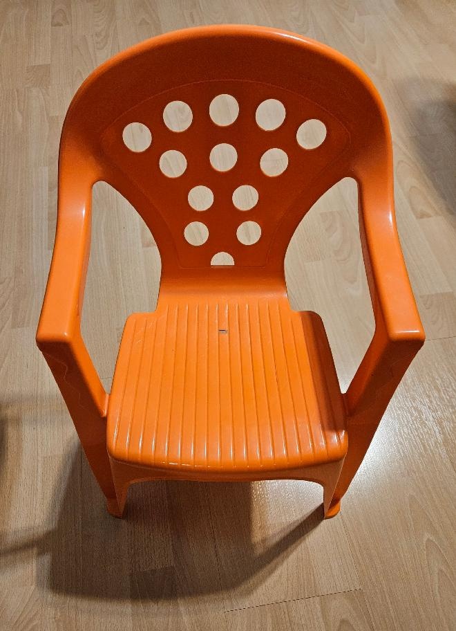 Prodám dětské plastové židličky 2ks