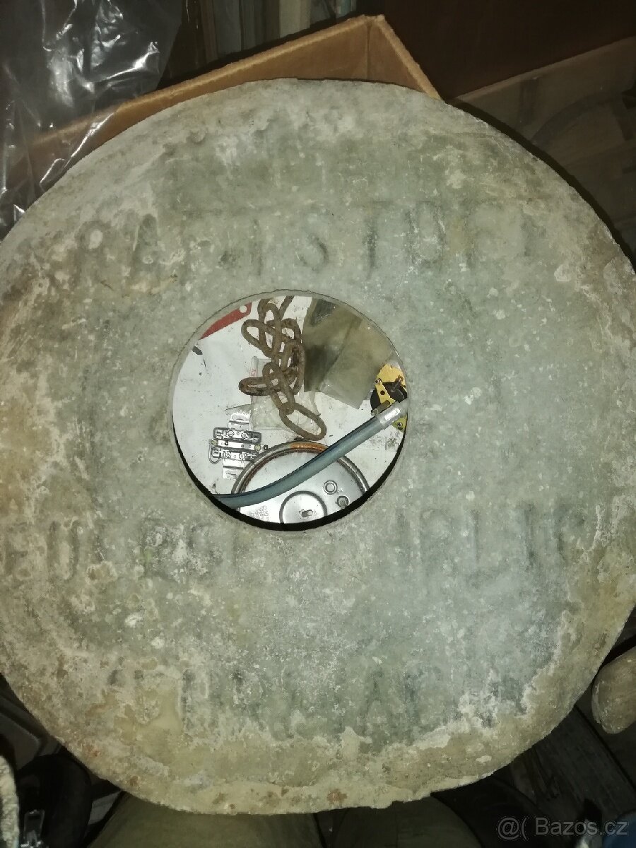 Víko starého sudu z války