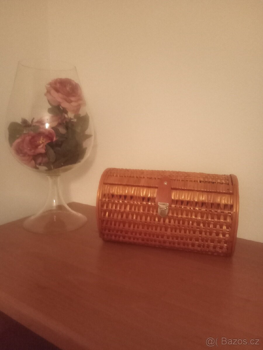 Proutěný košík. 32,5 cm X 16,5 cm