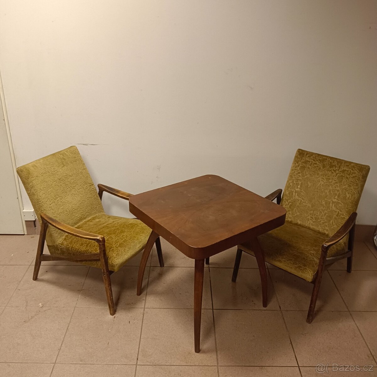 Křesla se stolkem pavouk