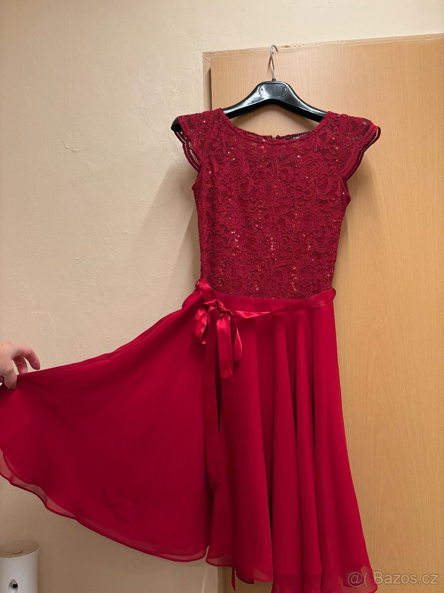 Společenské šaty značky Swing