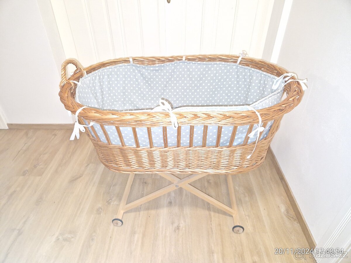 Košatina, proutěný koš na miminko