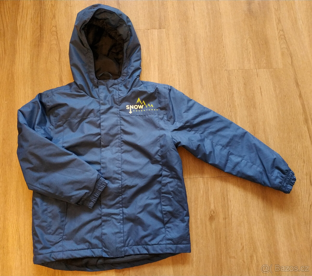 Prodám chlapeckou lyžařskou zimní bundu se vzorem v modré ba