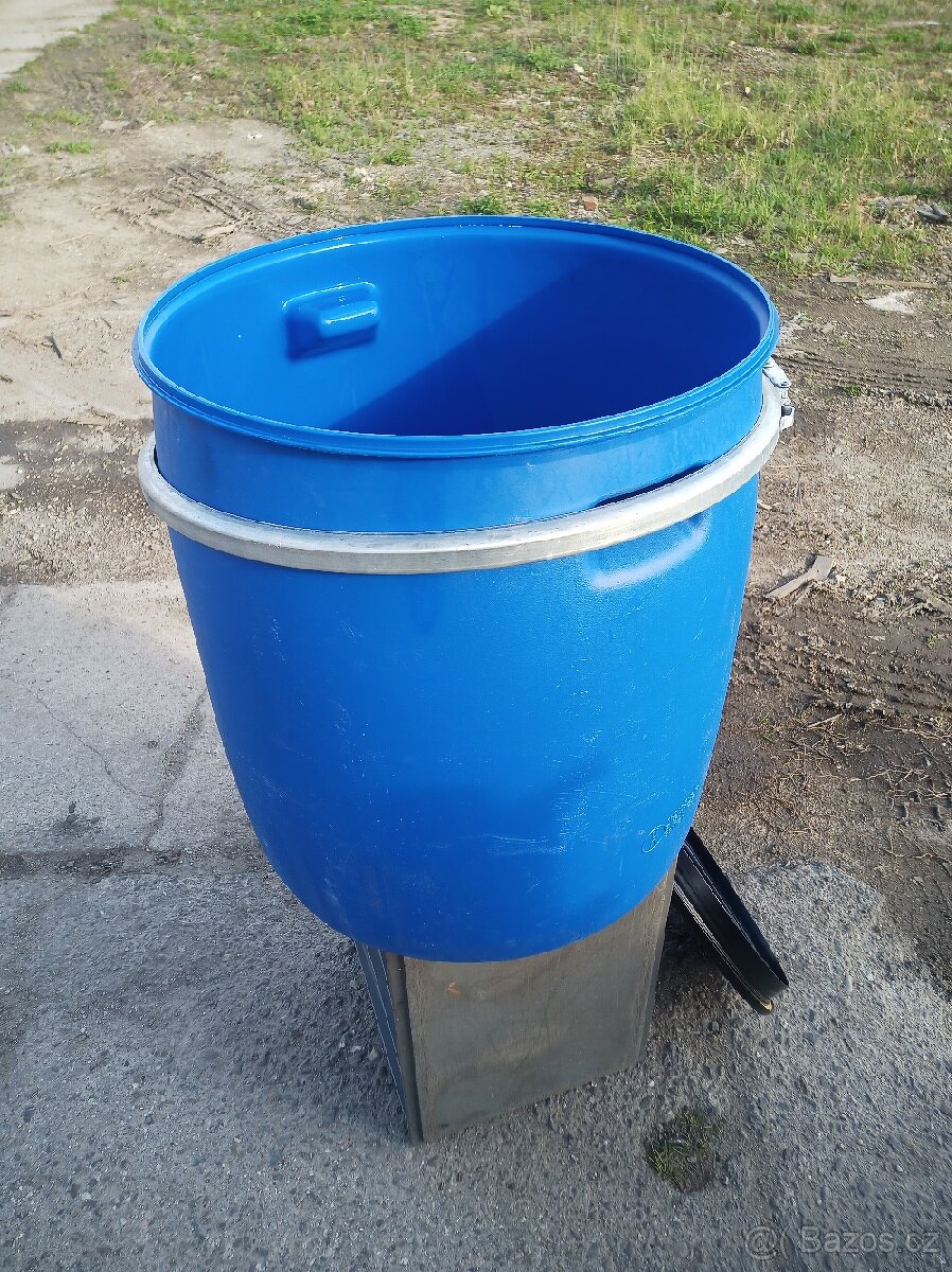 Plastový sud 120 Litrů( přesně nezjištěno)