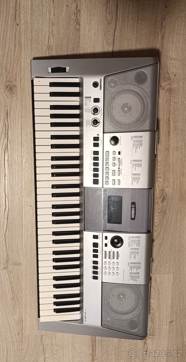 Yamaha PSR E413