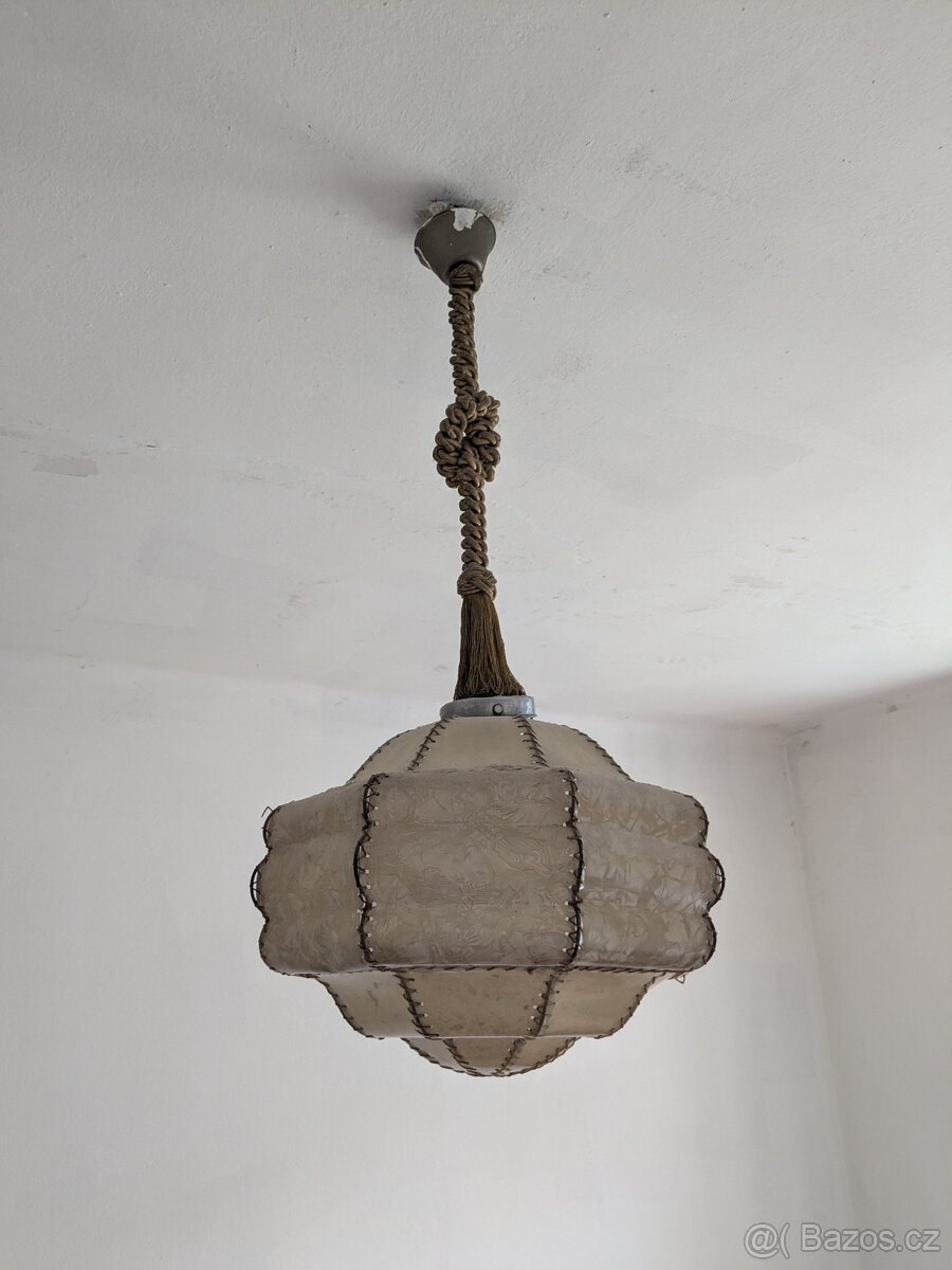 Starý lustr do ložnice