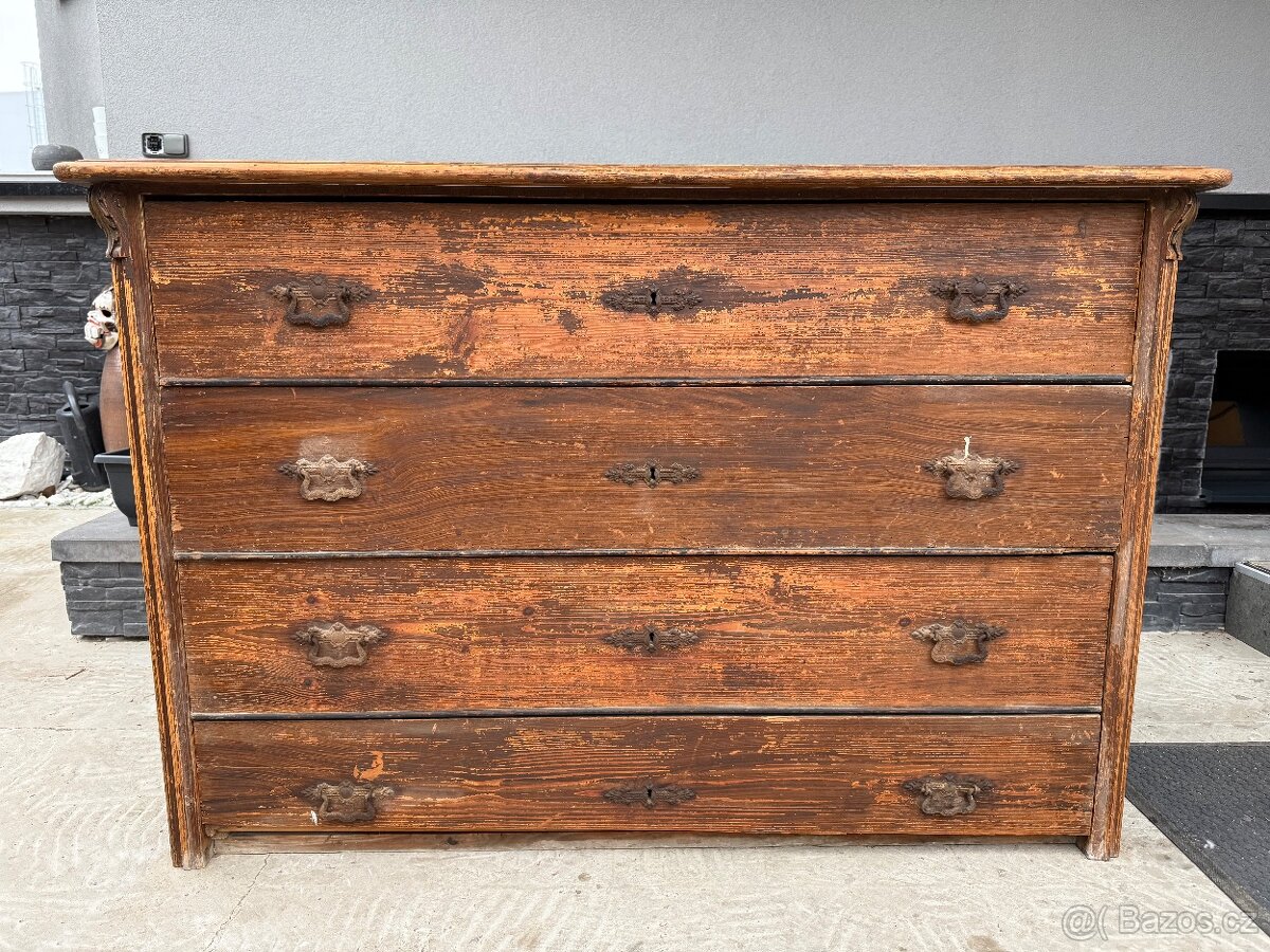 Starožitná komoda 4 šuplíky