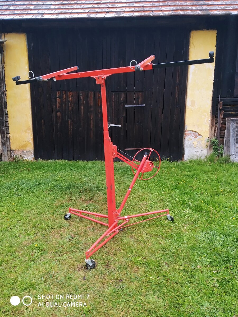 Prodám zvedák na sádrokarton a OSB desky.