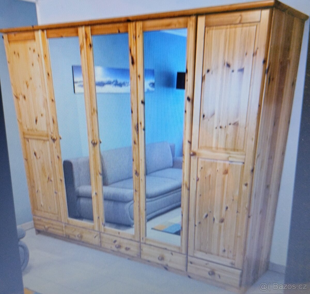Šatní skríň z masívu