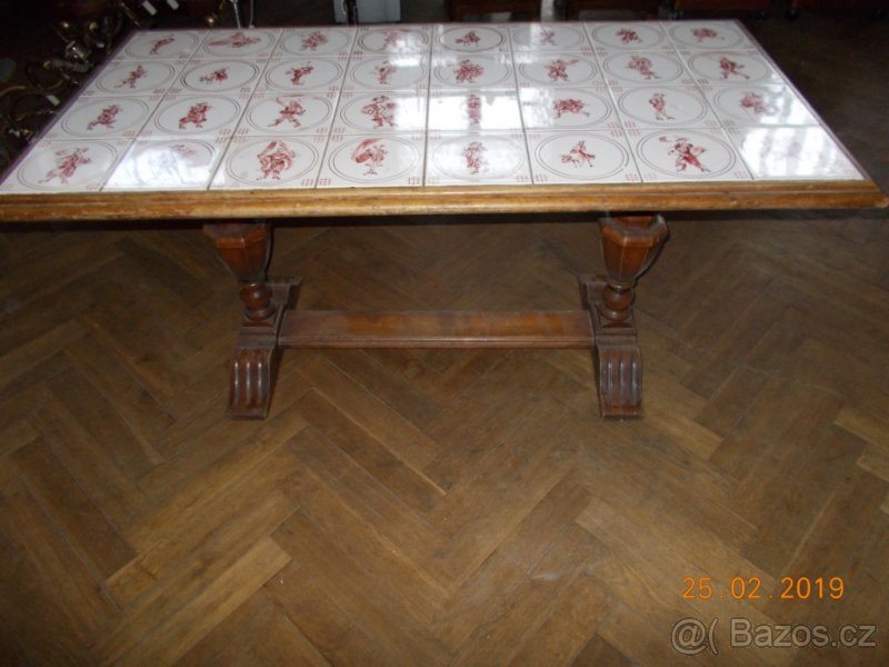 konferenční stolek