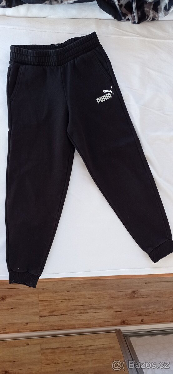 PUMA tepláky (vel. 152)