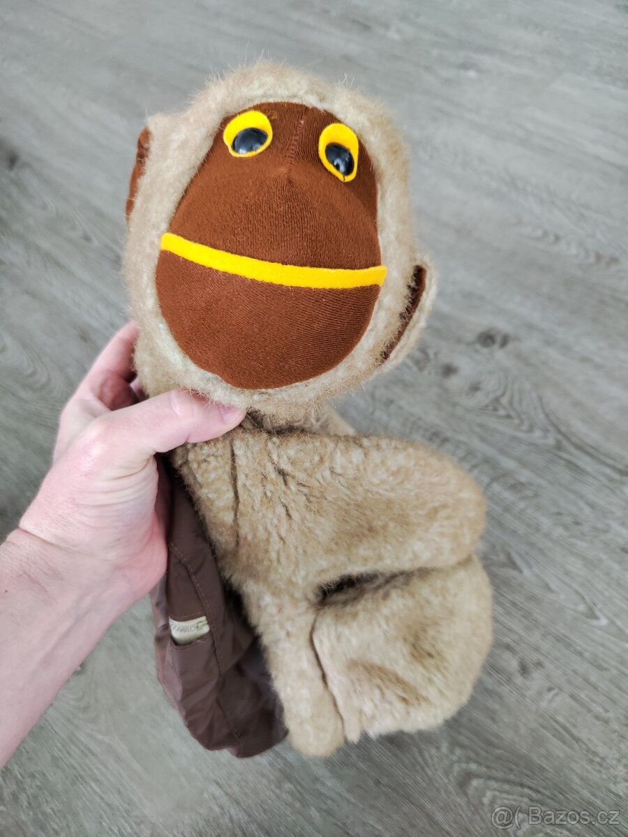 Starý baťůžek - plyšová opice