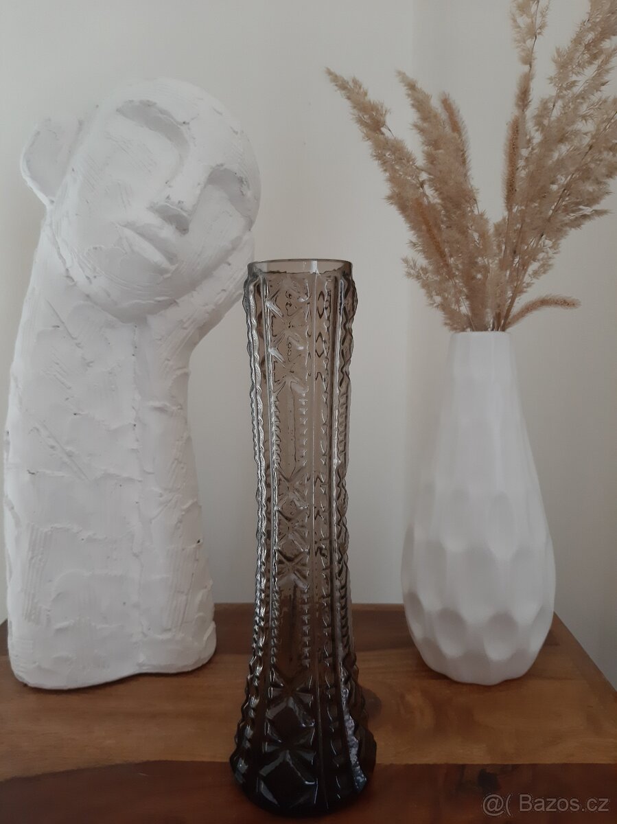 Kouřová váza z lisovaného skla - Crystalex, Nový Bor