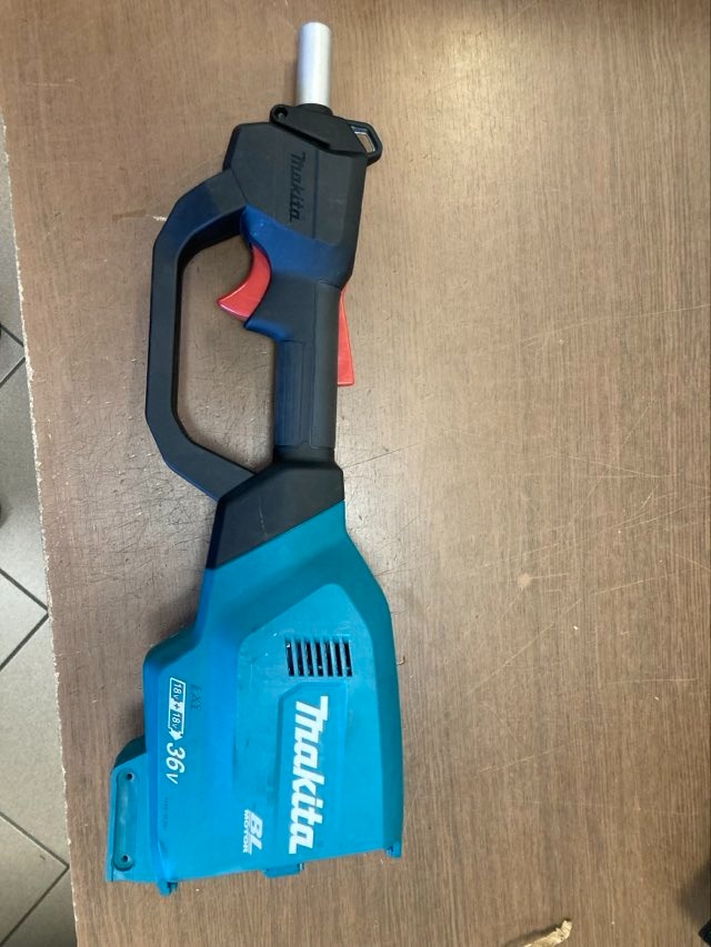 MAKITA DUA301Z Aku teleskopická vyvětvovací pila 253-376cm (