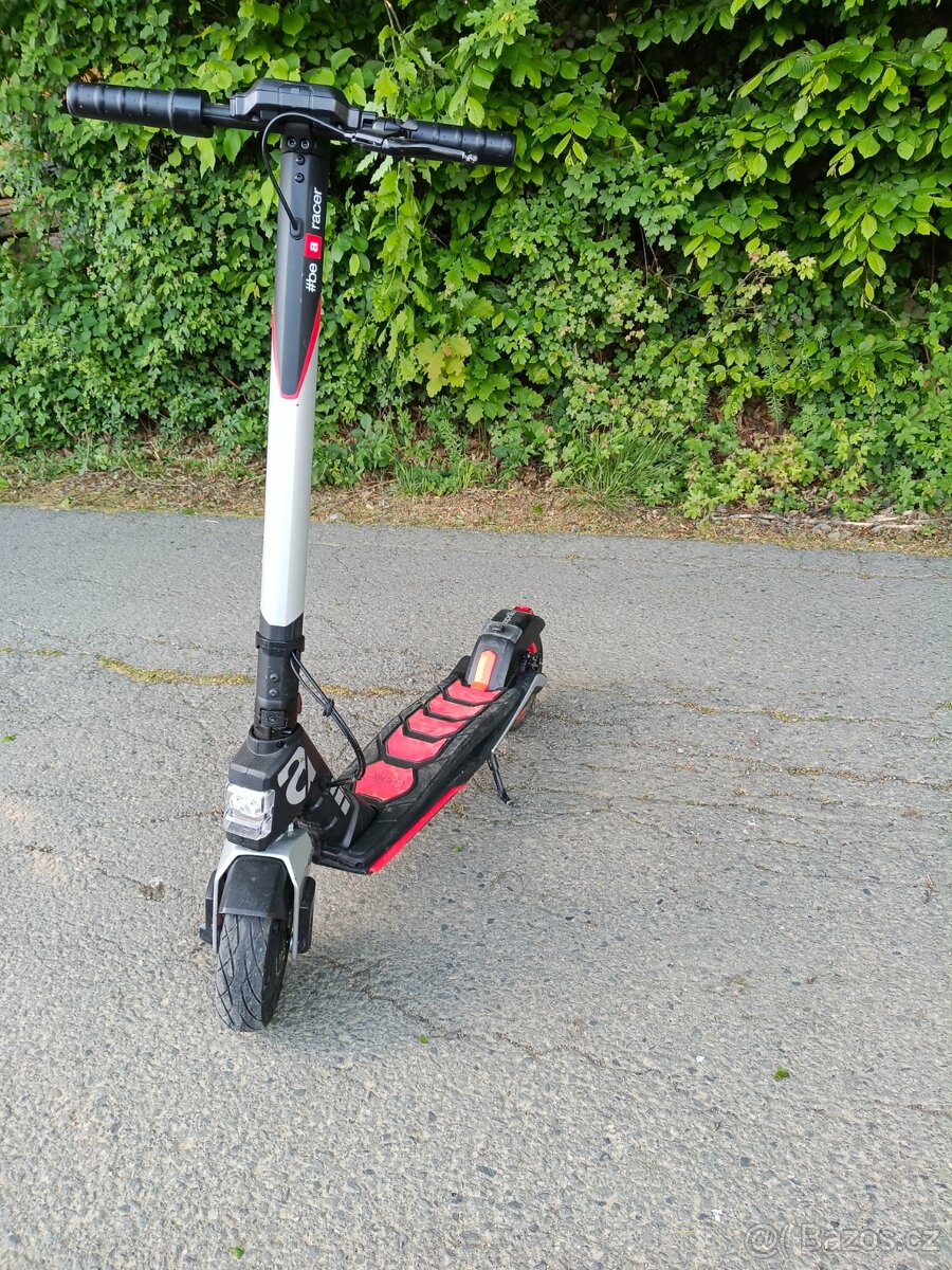 Elektrokolobezka Aprilia sr1