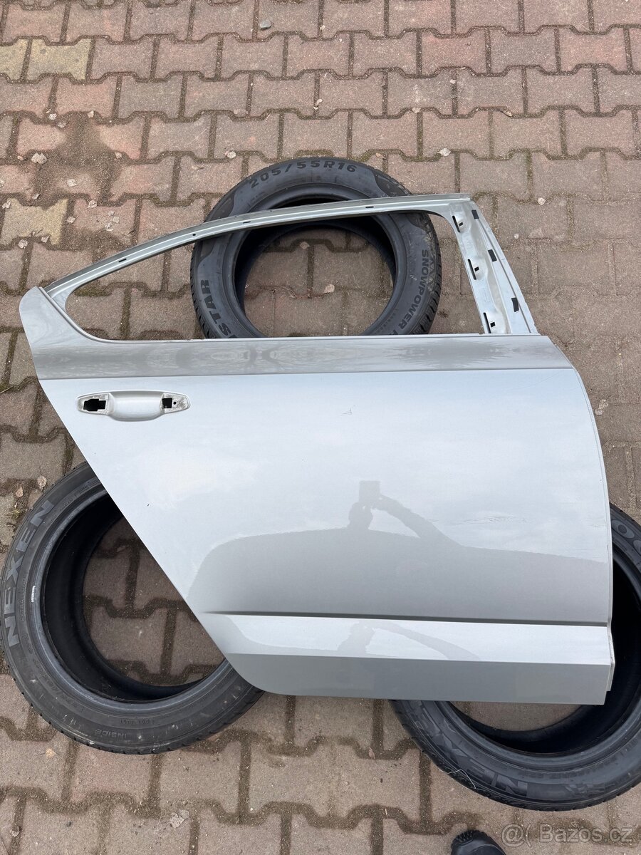 Škoda Octavia III liftback pravé zadní dveře
